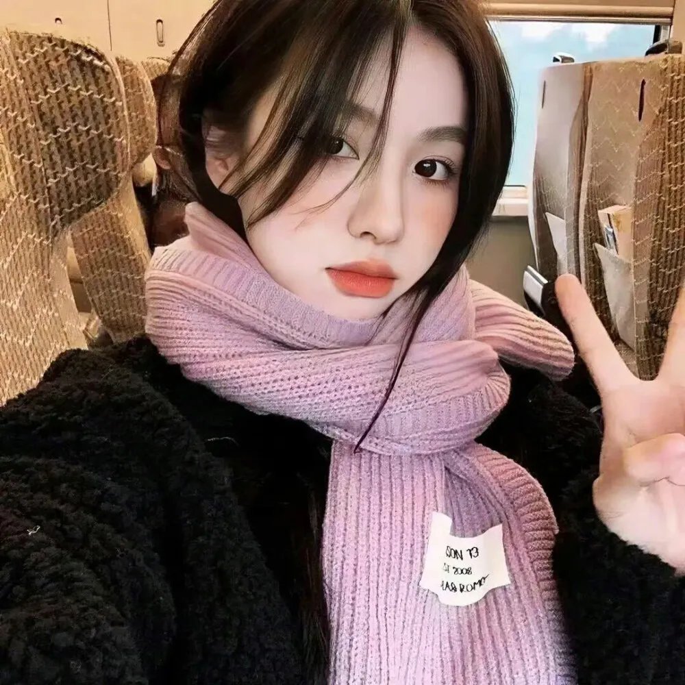 别惹那个抱玩偶的，她打架贼凶